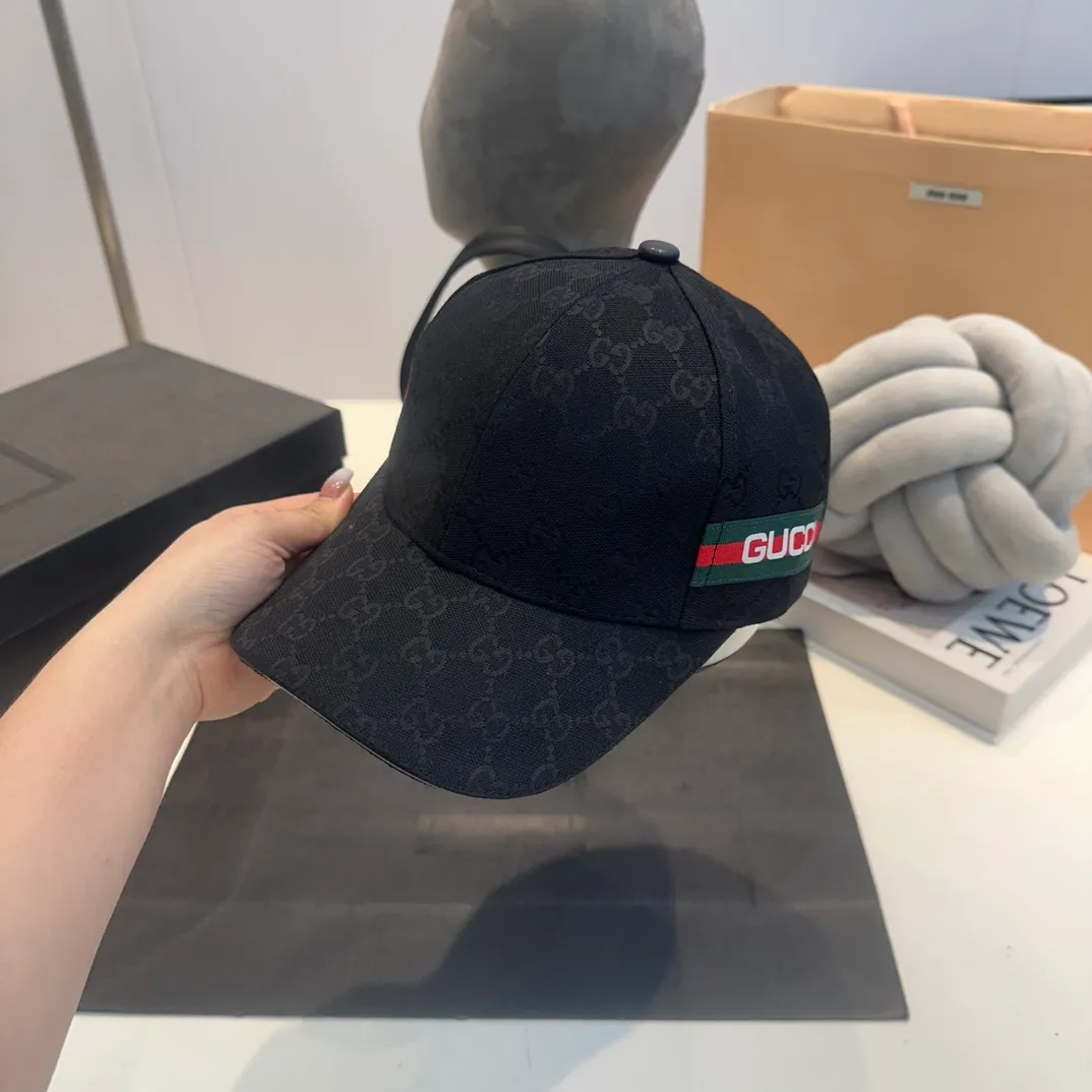 P54 GUCCI Gucci baseball cap👒 The workmanship is very exquisite, high-end and classy! Low-key luxury, easy to carry!
