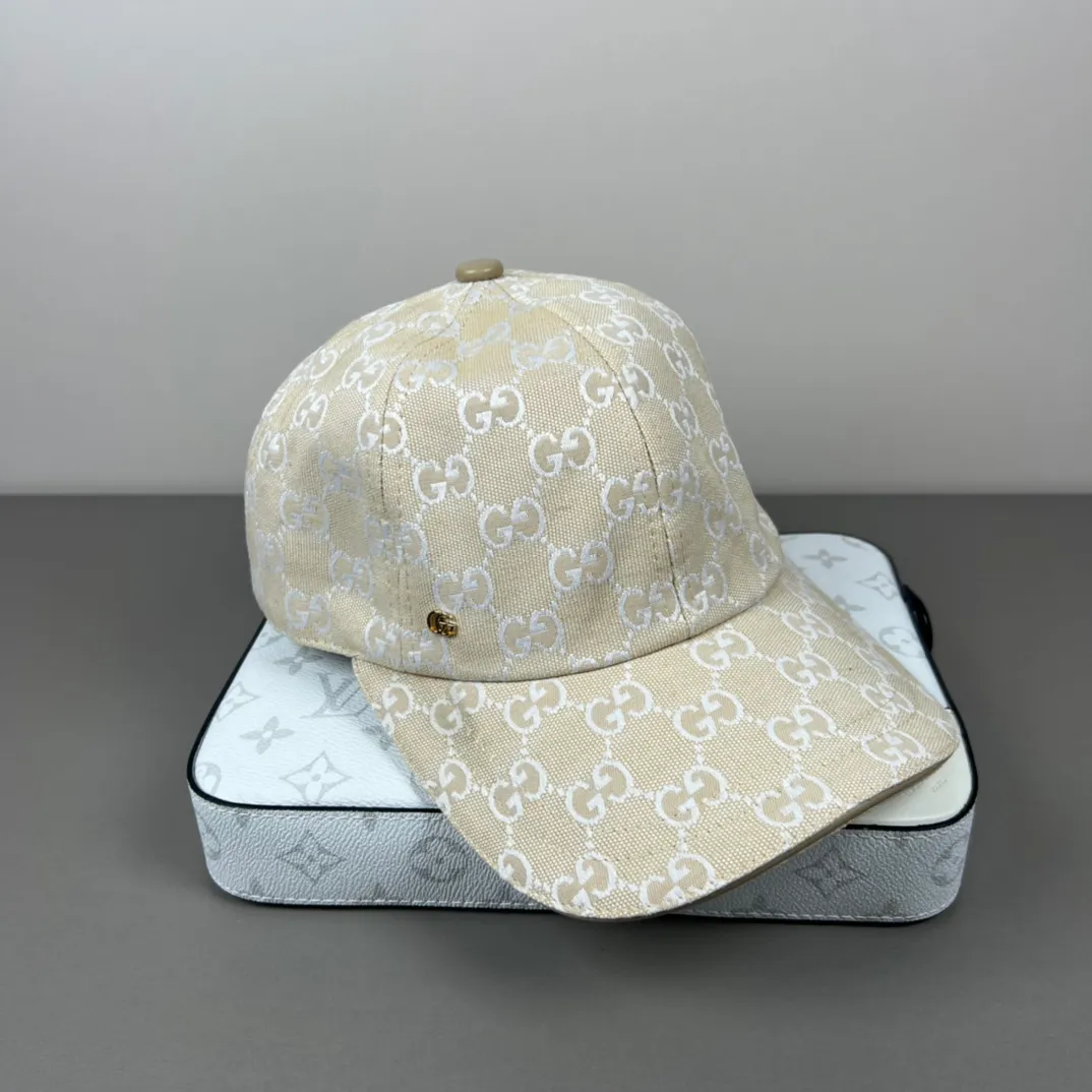 P60💰Gucci Baseball Cap♥️GUCCI🧢Official new product, baseball cap, original quality, hot arrival 🔥🎩 The craftsmanship is very exquisite, high-end and classy! Low-key luxury, easy to carry! Running volume!