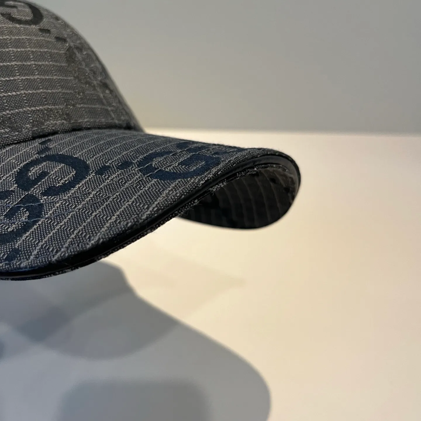 P60 Gucci Baseball Cap♥️GUCCI🧢New product from the official website, baseball cap, original quality, very popular 🔥🎩 The craftsmanship is very exquisite, high-end and classy! Low-key luxury, easy to carry! Running volume!