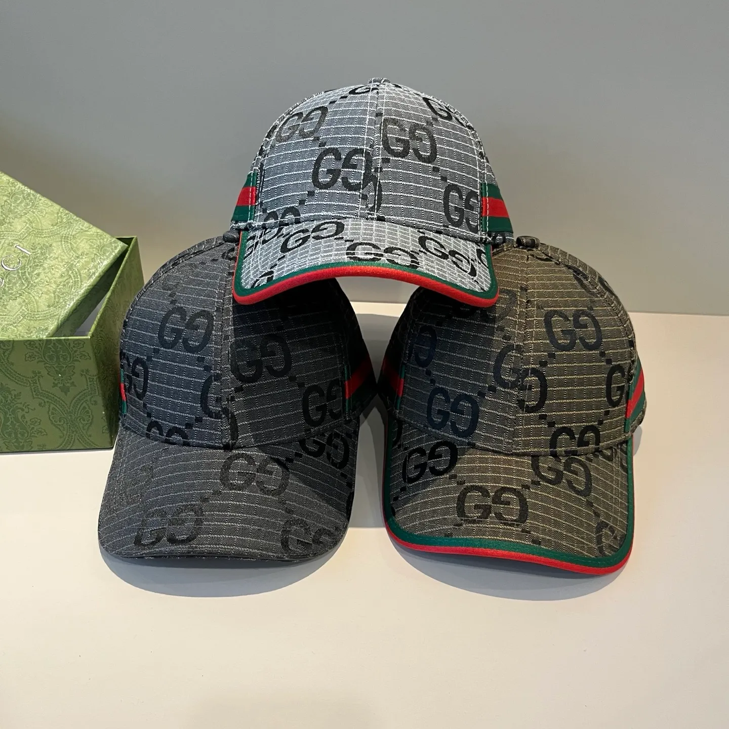 P60 Gucci Baseball Cap♥️GUCCI🧢New product from the official website, baseball cap, original quality, very popular 🔥🎩 The craftsmanship is very exquisite, high-end and classy! Low-key luxury, easy to carry! Running volume!