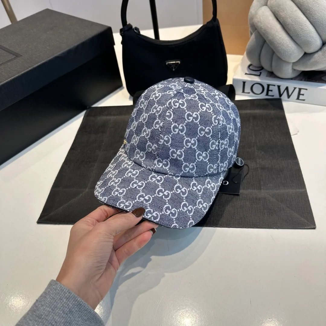 P60 Gucci Baseball Cap♥️GUCCI🧢New product from the official website, baseball cap, original quality, very popular 🔥🎩 The craftsmanship is very exquisite, high-end and classy! Low-key luxury, easy to carry! Running volume!