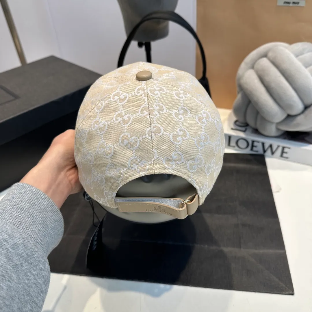 P60 Gucci Baseball Cap♥️GUCCI🧢New product from the official website, baseball cap, original quality, very popular 🔥🎩 The craftsmanship is very exquisite, high-end and classy! Low-key luxury, easy to carry! Running volume!