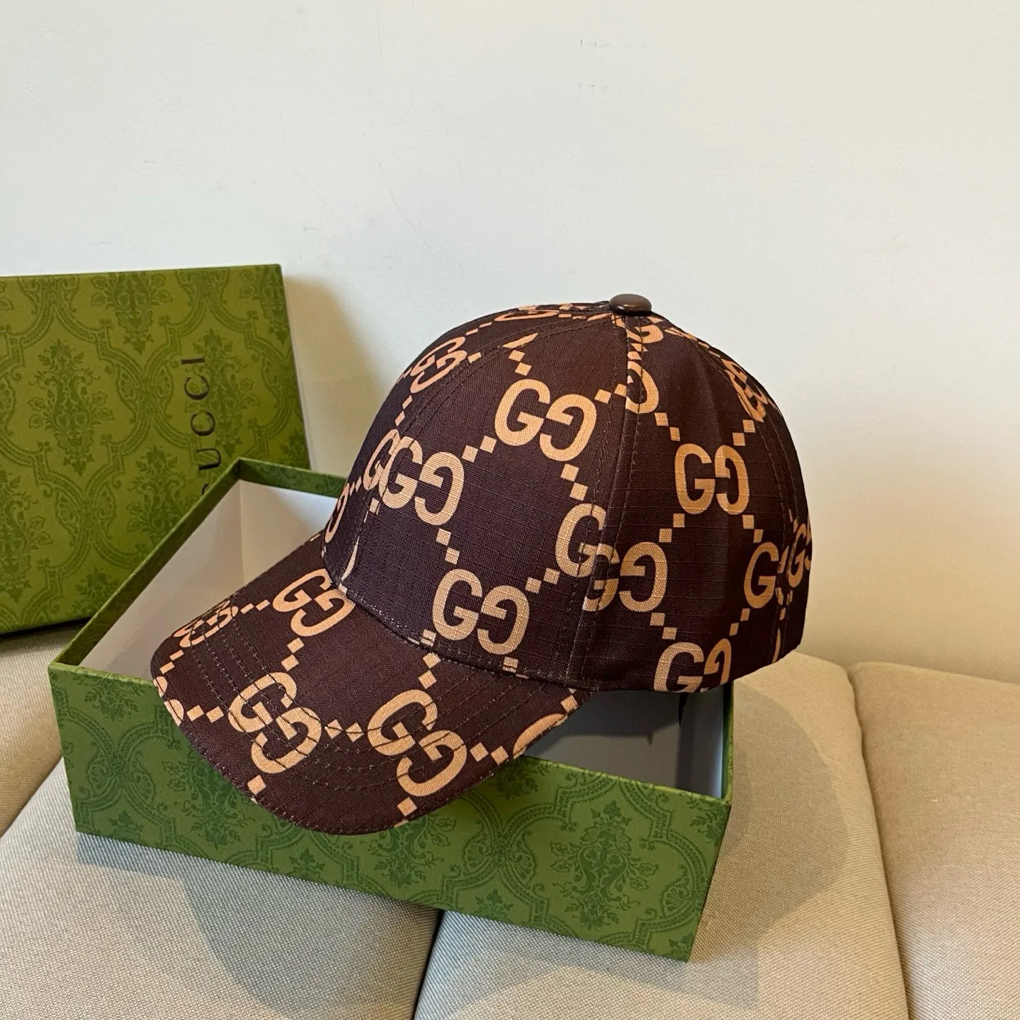 P60 Gucci Baseball Cap♥️GUCCI🧢New product from the official website, baseball cap, original quality, very popular 🔥🎩 The craftsmanship is very exquisite, high-end and classy! Low-key luxury, easy to carry! Running volume!