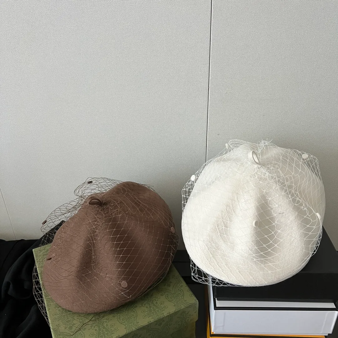 P150 Gucci mesh beret, a beautiful style that you must buy~ The mesh combination is very unique, not too ordinary, and very aura. It is the iconic combination of sexy women, a must-have when going out😎