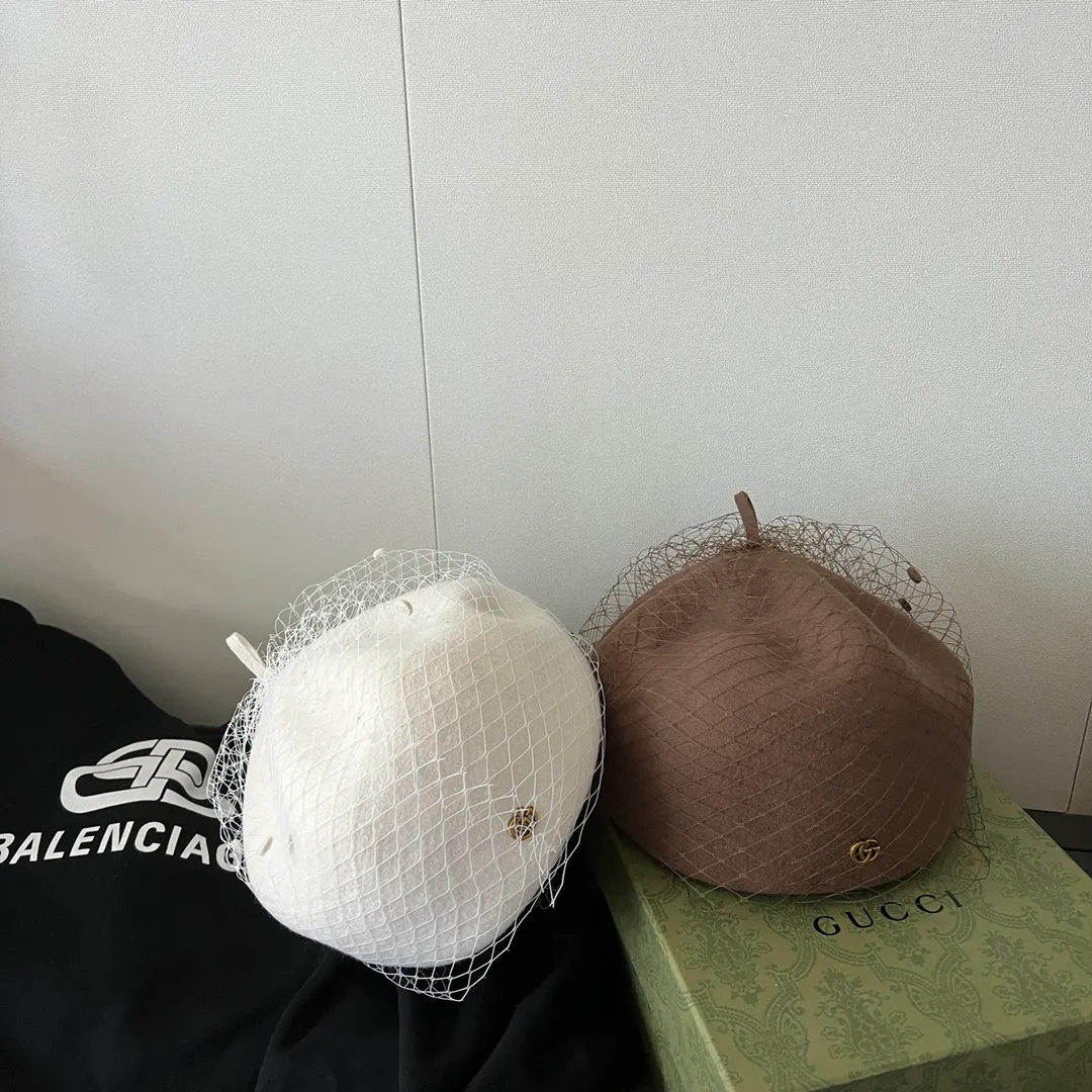 P150 Gucci mesh beret, a beautiful style that you must buy~ The mesh combination is very unique, not too ordinary, and very aura. It is the iconic combination of sexy women, a must-have when going out😎