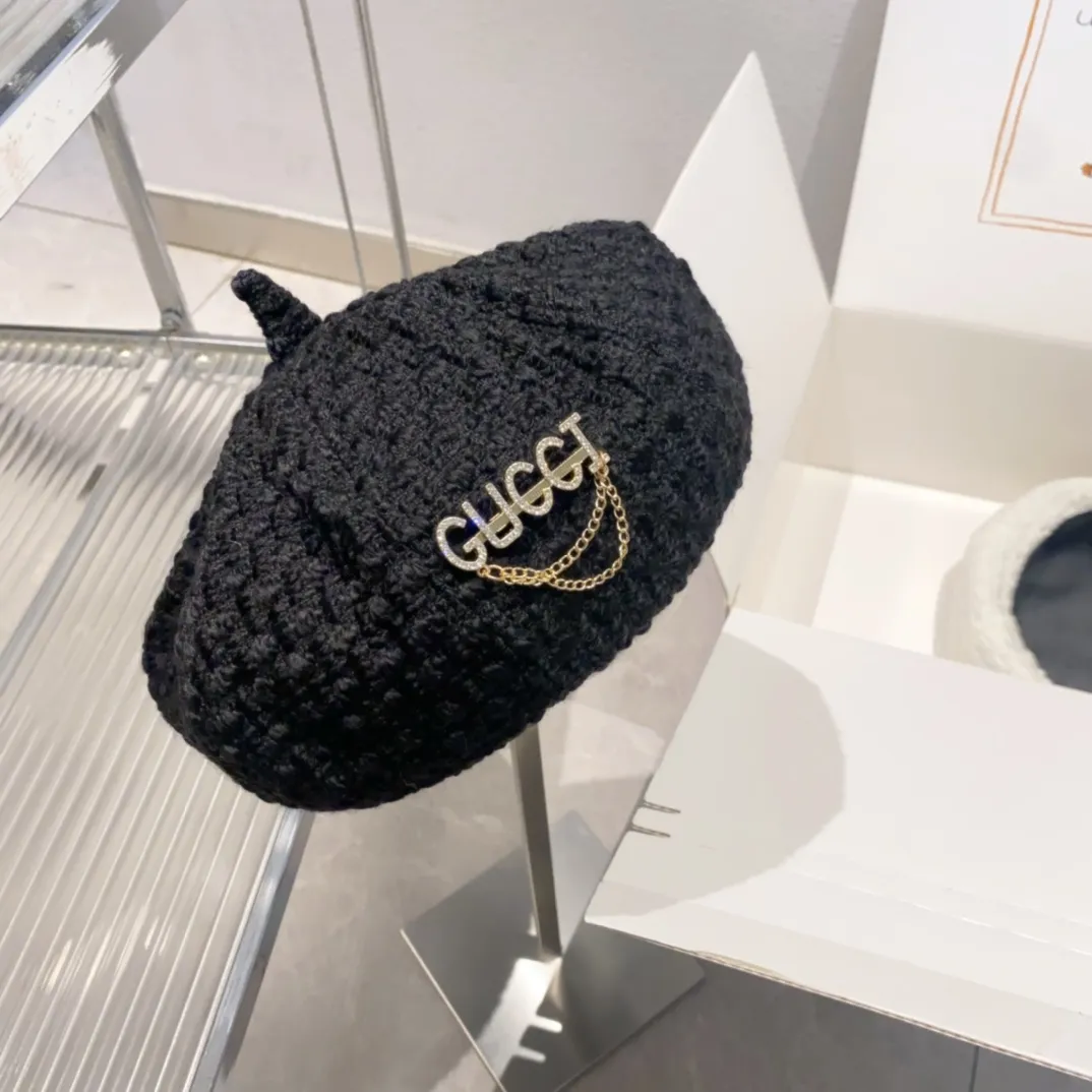 Special batch of 70 Gucci berets, black and beige, head circumference 57cm adjustable