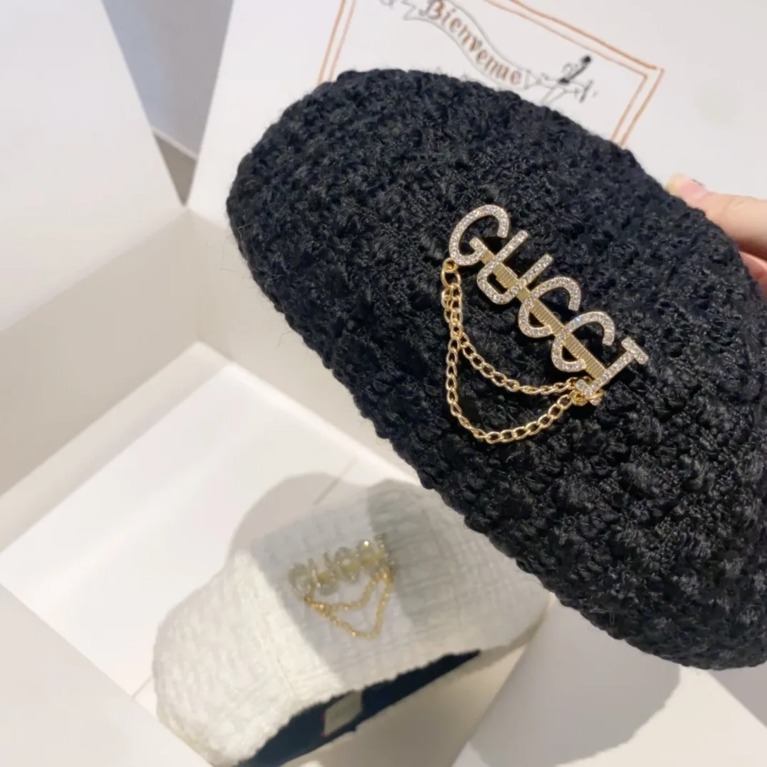Special batch of 70 Gucci berets, black and beige, head circumference 57cm adjustable