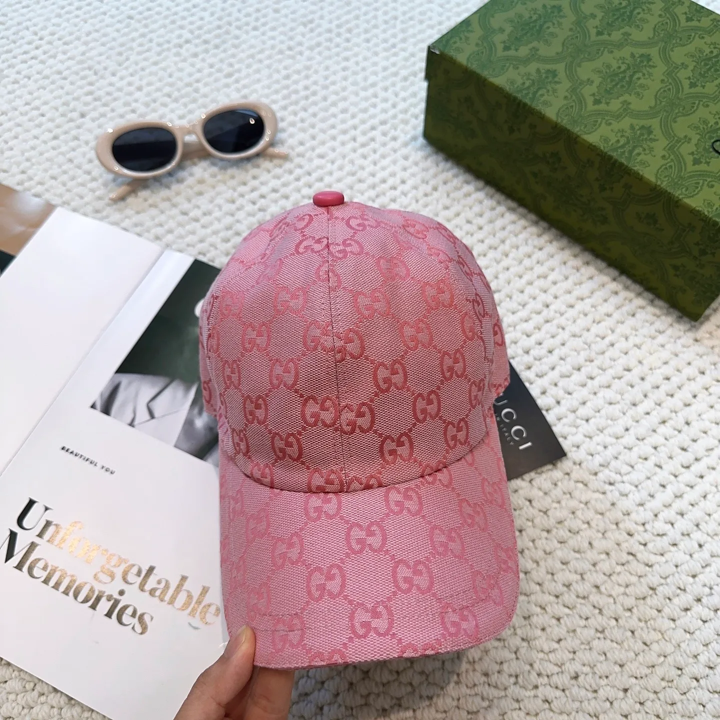 P90 Gucci (Gucci) classic original baseball cap😍Customized with 1:1 mold opening at the counter, the highest version, the original canvas is light and breathable! Photographed in real life, suitable for men and women in all seasons, basic head circumference 56cm, adjustable patches.