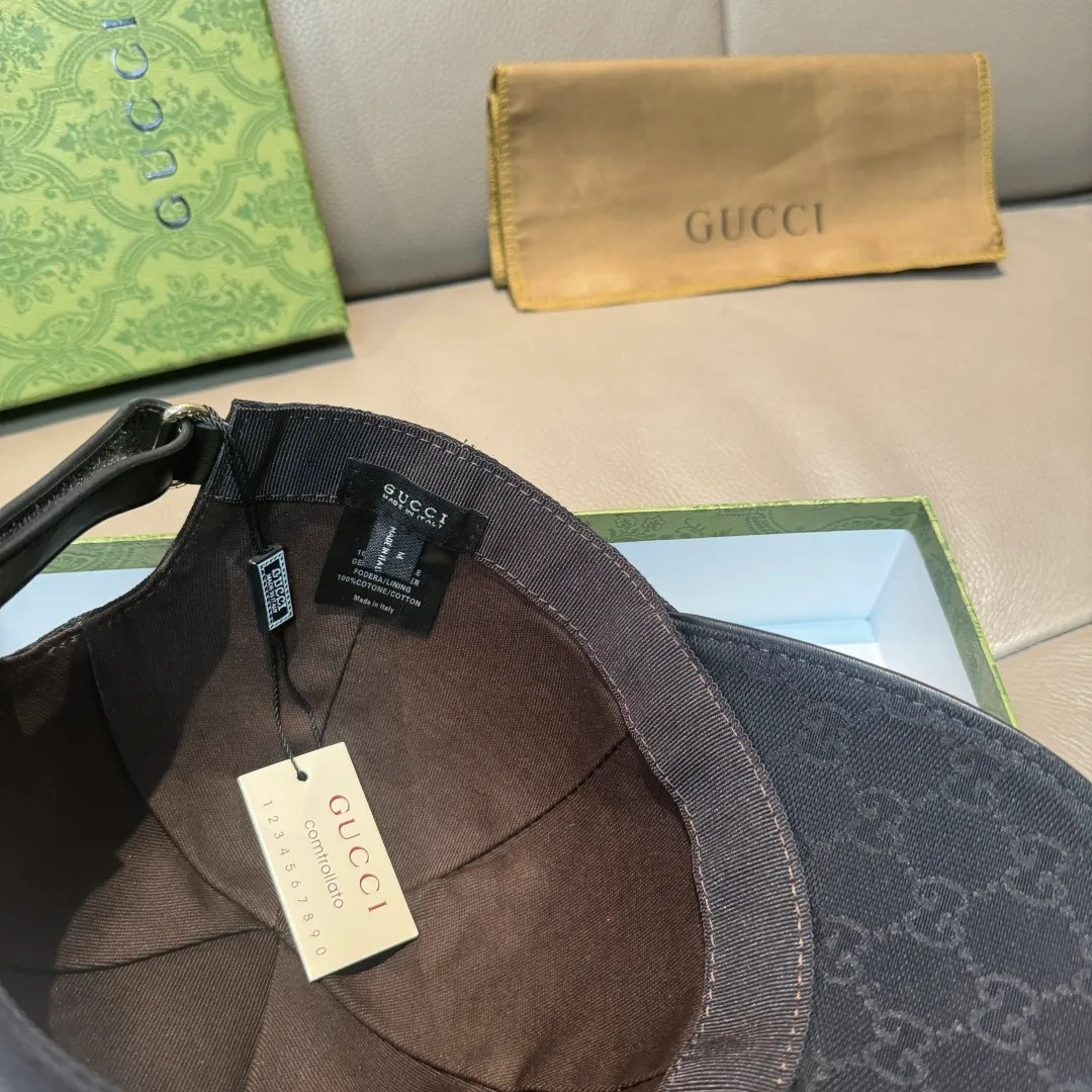 p90 new model shipped!   , Gucci (Gucci) latest original baseball cap, Gucci small embroidery, 1:1 mold opening and customization at the counter, the highest version, original canvas + first-layer cowhide, pure cotton lining, light and breathable! Photographed in real life, suitable for men and women in all seasons, basic head circumference 56cm, adjustable patches.