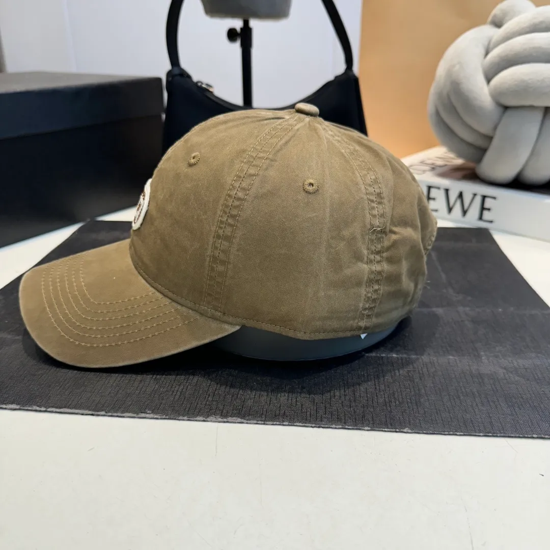 P60 Gucci Baseball Cap GUCCI official website new product, baseball cap, original quality is very popular. The craftsmanship is very exquisite, high-end and classy! Low-key luxury, easy to carry! Running volume!