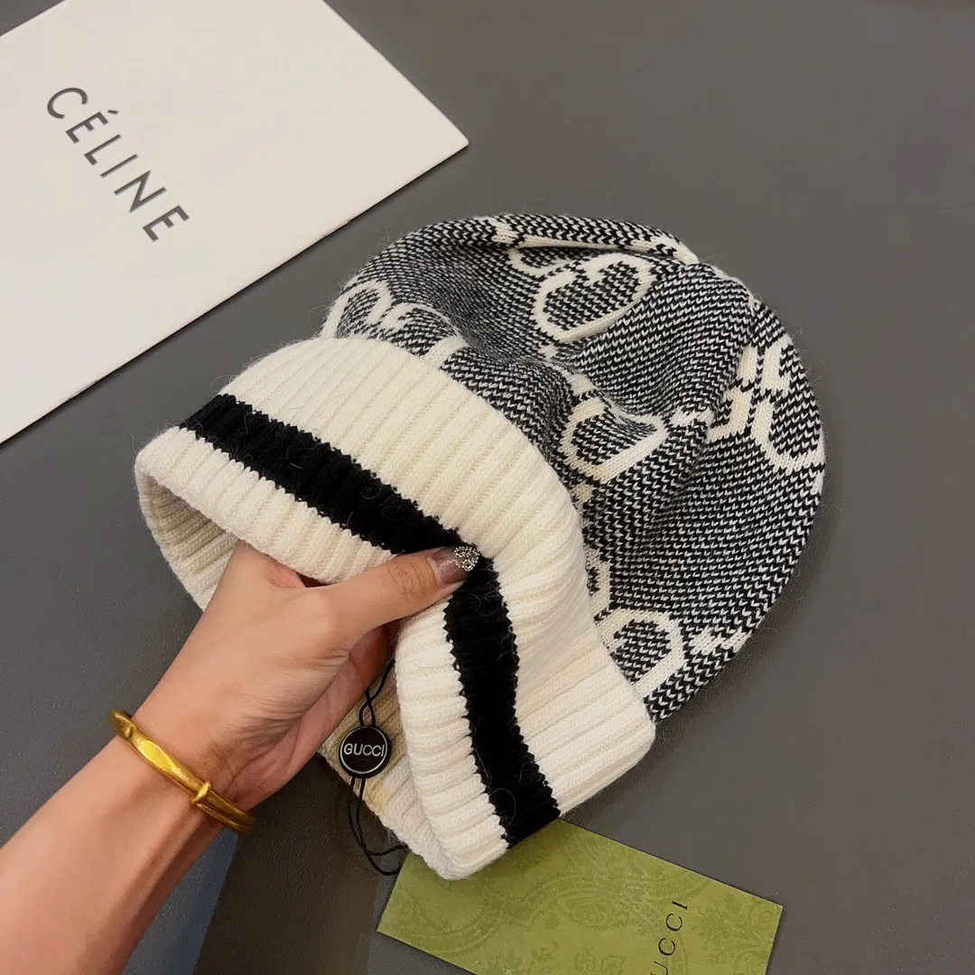 Special batch of 90 Gucci-new towel knitted woolen hat. The hot-selling knitted hat at the counter, super beautiful gg letters. Highly elastic knitted fabric, babies of any head shape can wear it with their eyes closed.