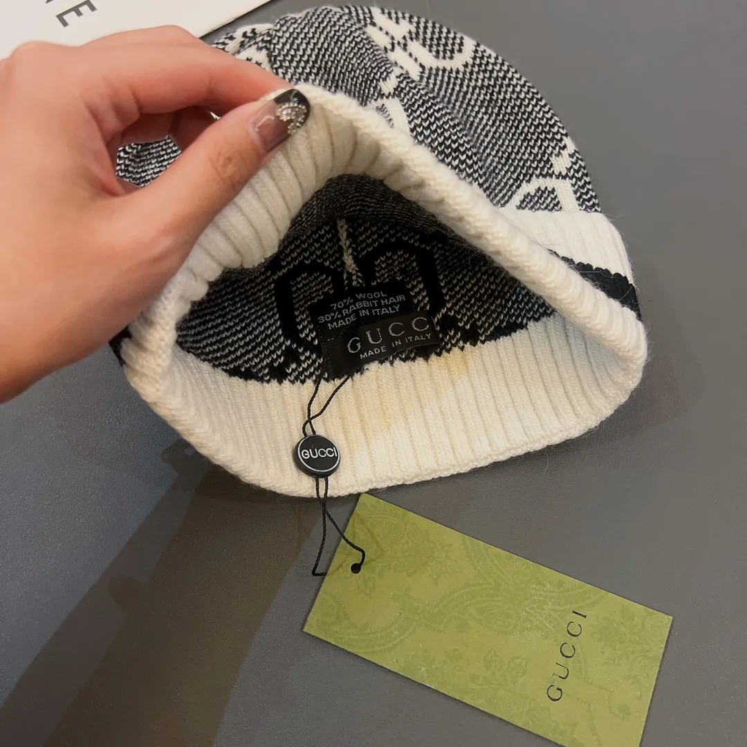 Special batch of 90 Gucci-new towel knitted woolen hat. The hot-selling knitted hat at the counter, super beautiful gg letters. Highly elastic knitted fabric, babies of any head shape can wear it with their eyes closed.