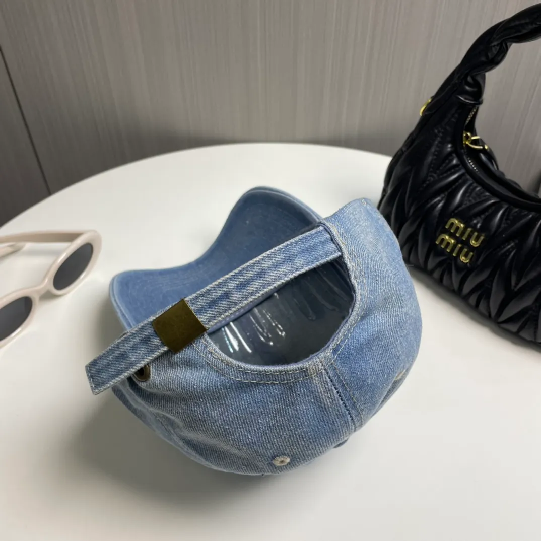 P50 GUCCI🧢New denim baseball cap is coming 🔥🎩 The craftsmanship is very exquisite, high-end and classy! Low-key luxury, easy to carry! Running volume!