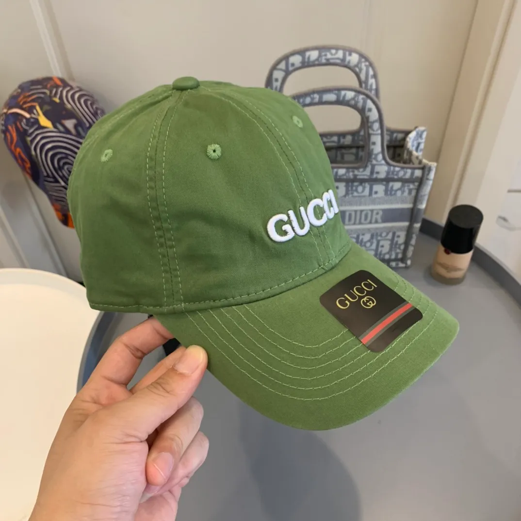 p60 Gucci Baseball Cap♥️GUCCI Baseball Cap🧢Official website new product Gucci Baseball Cap, original quality is very popular 🔥🎩 The craftsmanship is very exquisite, high-end and classy! Low-key luxury, easy to carry! Excellent quality👍Fashionable and versatile