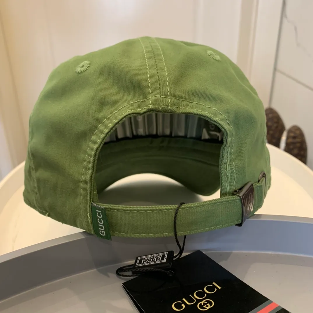 p60 Gucci Baseball Cap♥️GUCCI Baseball Cap🧢Official website new product Gucci Baseball Cap, original quality is very popular 🔥🎩 The craftsmanship is very exquisite, high-end and classy! Low-key luxury, easy to carry! Excellent quality👍Fashionable and versatile
