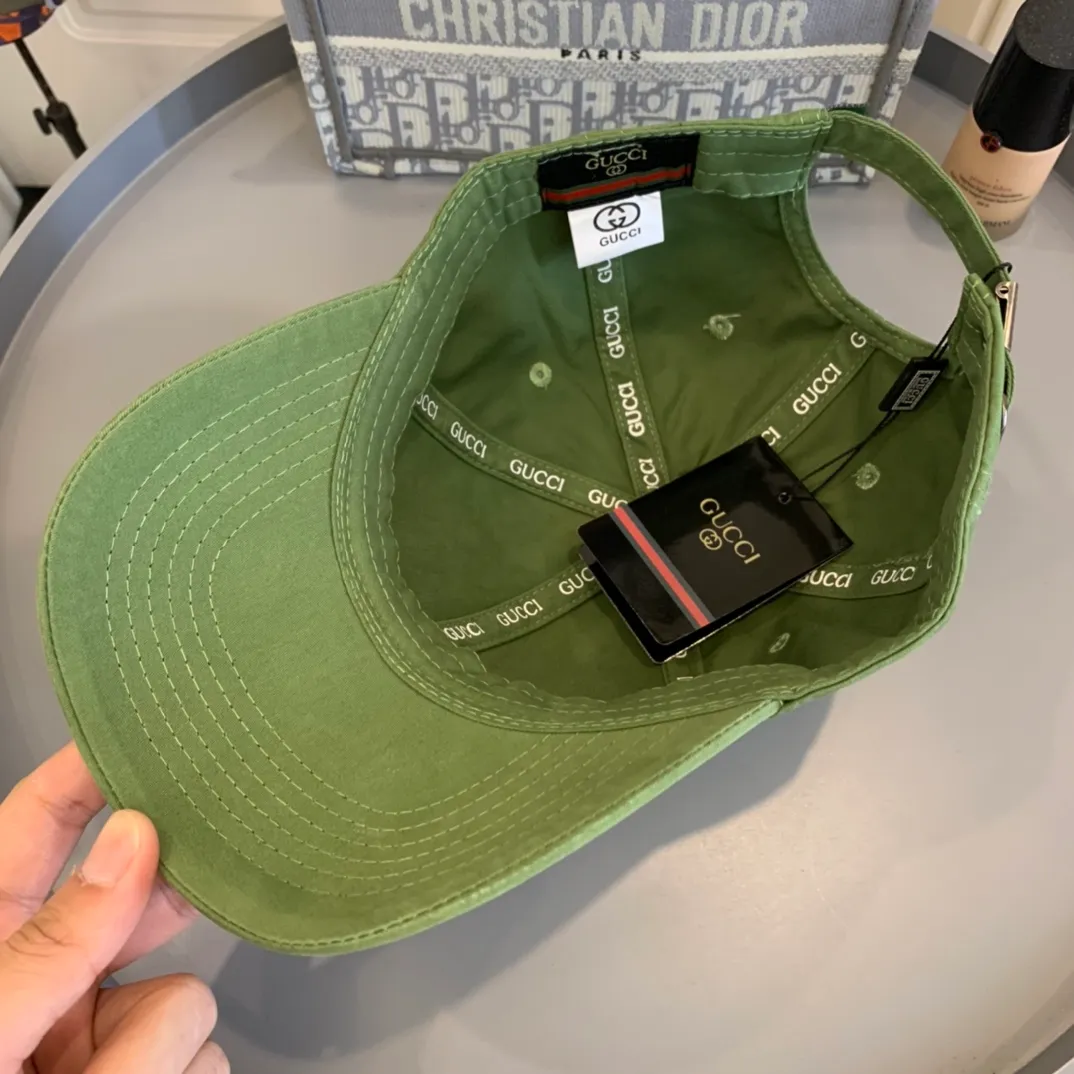 p60 Gucci Baseball Cap♥️GUCCI Baseball Cap🧢Official website new product Gucci Baseball Cap, original quality is very popular 🔥🎩 The craftsmanship is very exquisite, high-end and classy! Low-key luxury, easy to carry! Excellent quality👍Fashionable and versatile
