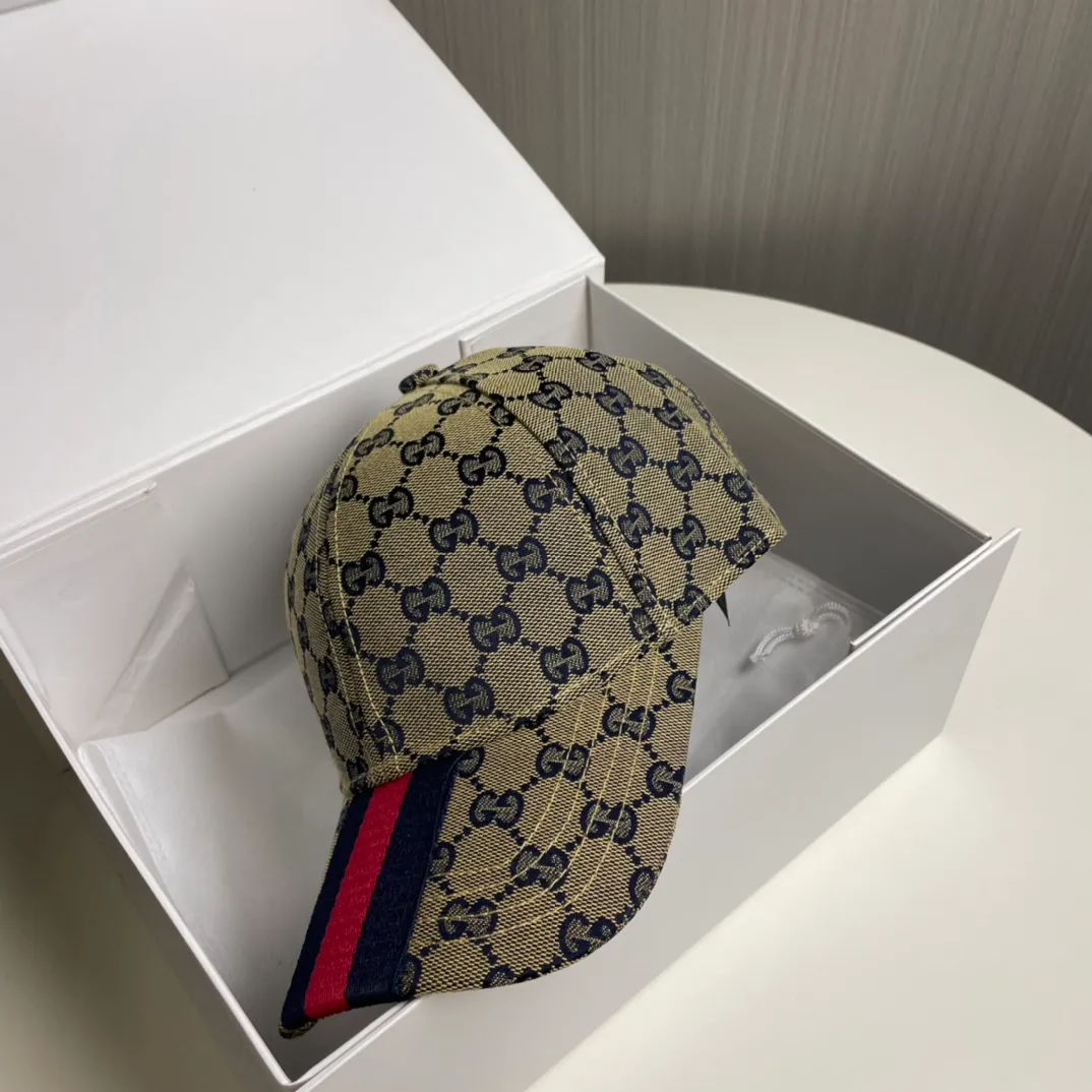 P56 [GUCCI Gucci]🌸2 official website is online simultaneously🎊 Korean version of the new British classic casual atmosphere customized model 1:1 original quality unisex baseball cap Meibang three-dimensional printed geological fabric high quality quality🔥🔥🔥
