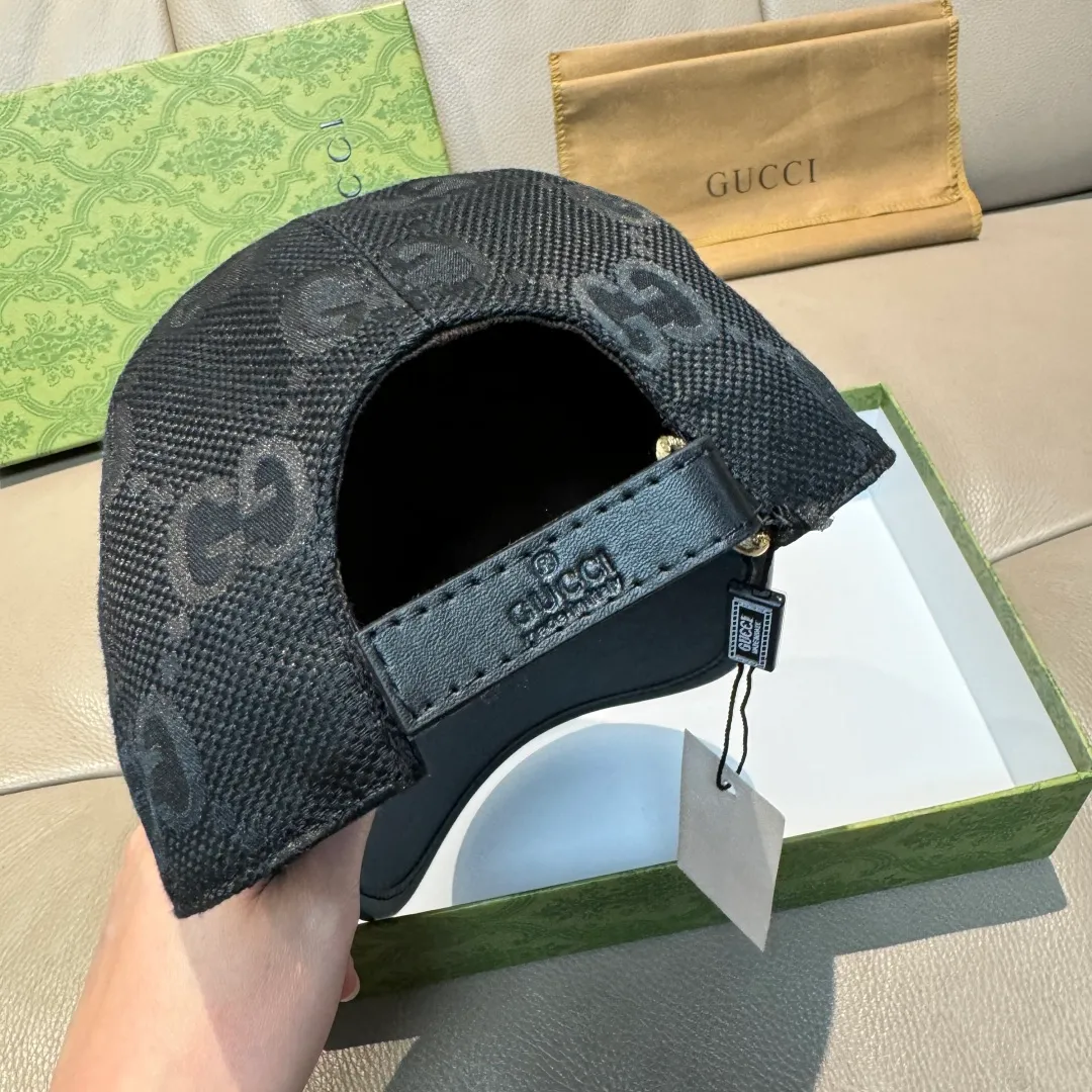 P90, Gucci (Gucci) new original baseball cap, canvas and leather, best-selling model at the counter, 1:1 mold customization, original canvas fabric + first-layer cowhide, fashionable and handsome! The quality is great, the basic head circumference is 56cm, and the patch is adjustable.