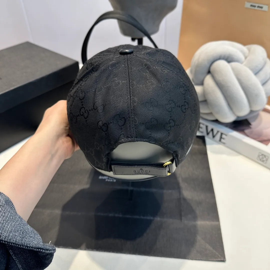 P60 Gucci (Gucci) classic original baseball cap😍Customized with 1:1 mold opening at the counter, the highest version, the original canvas is light and breathable! Photographed in real life, suitable for men and women in all seasons, basic head circumference 56cm, adjustable patches.