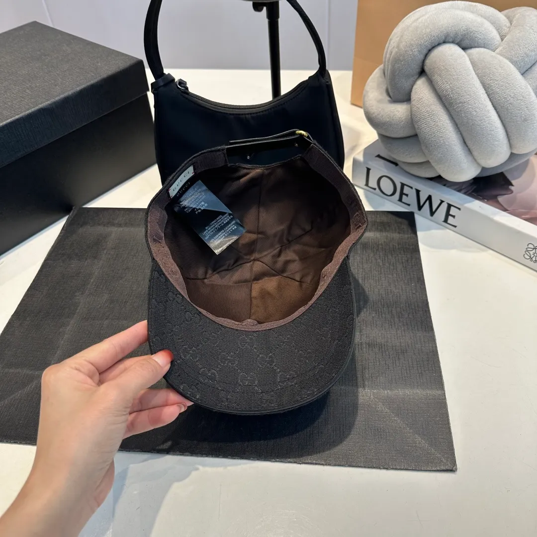 P60 Gucci (Gucci) classic original baseball cap😍Customized with 1:1 mold opening at the counter, the highest version, the original canvas is light and breathable! Photographed in real life, suitable for men and women in all seasons, basic head circumference 56cm, adjustable patches.
