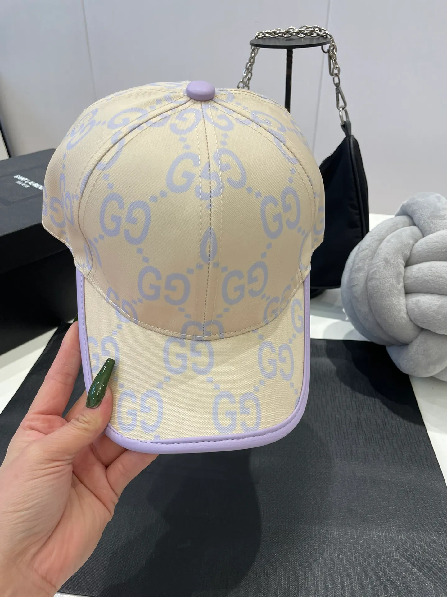 P60 GUCCI Gucci's new double G pattern baseball cap is synchronized with big brands, super easy to match, and shipped
