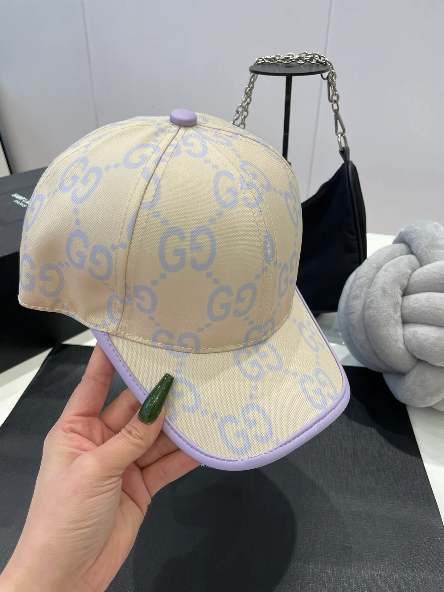 P60 GUCCI Gucci's new double G pattern baseball cap is synchronized with big brands, super easy to match, and shipped