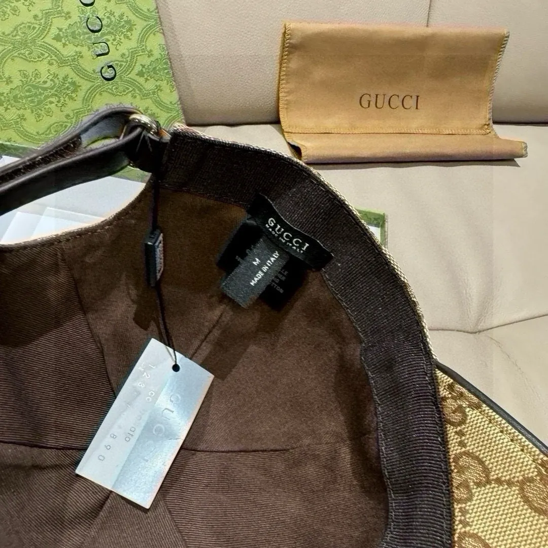 p90 ten thousand year old classic new color is shipped!   , Gucci (Gucci) classic original baseball cap 😍😍 1:1 mold opening and customization at the counter, the highest version, original canvas fabric + first layer of cowhide, light and breathable! Photographed in real life, suitable for men and women in all seasons, basic head circumference 56cm, adjustable patches.