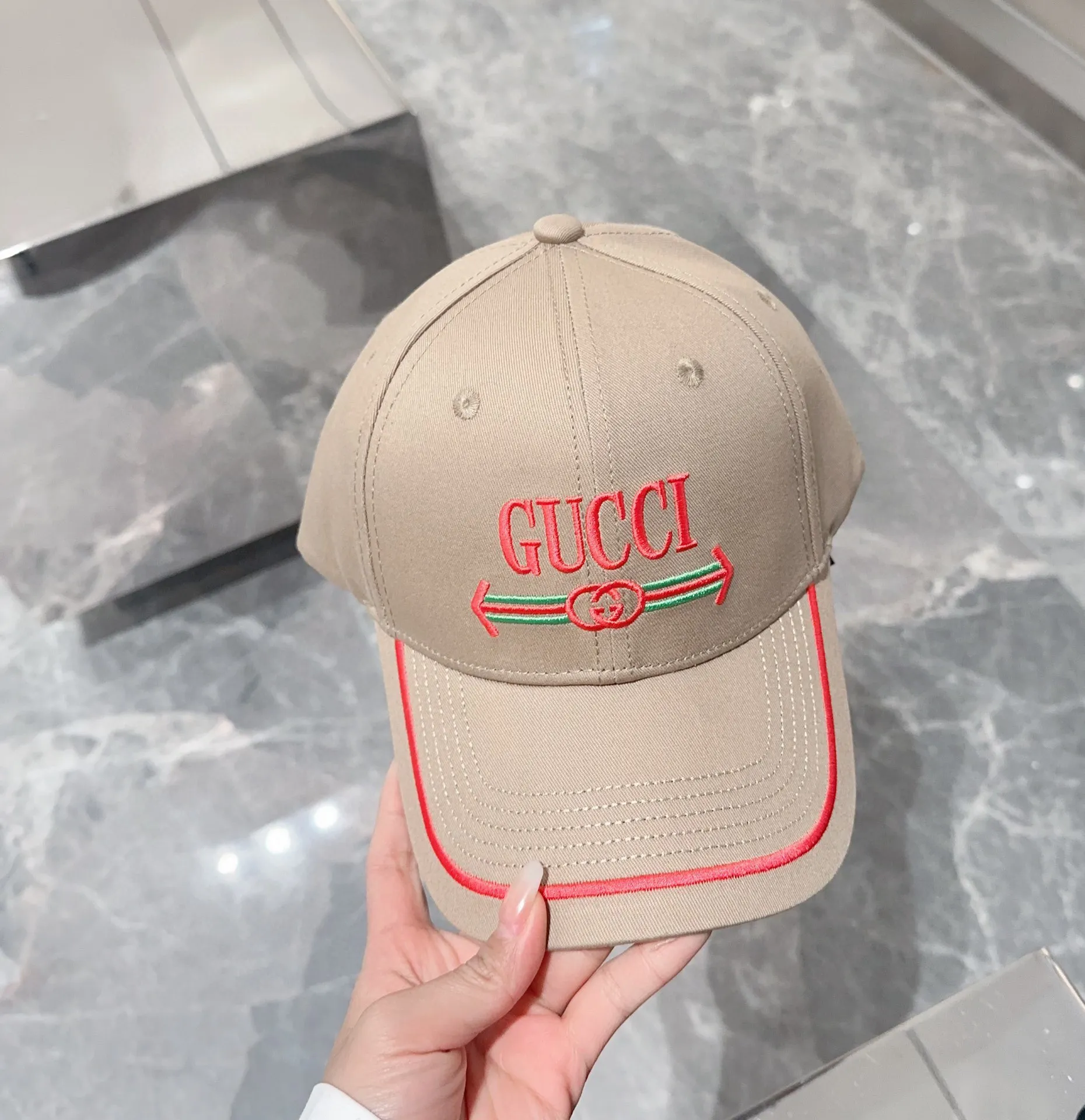 P60 GUCCI baseball cap is high-end and classy! Low-key luxury, easy to carry! Running volume!