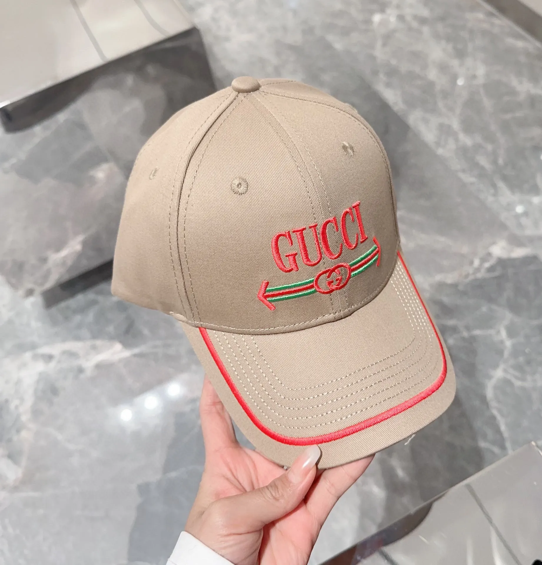P60 GUCCI baseball cap is high-end and classy! Low-key luxury, easy to carry! Running volume!