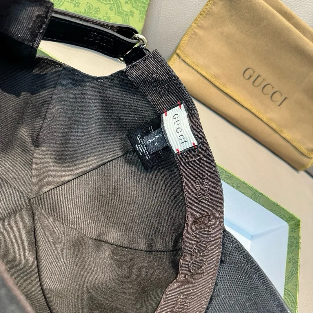 p90 ten thousand year classic model shipped!   , Gucci (Gucci) classic original baseball cap😍😍Little Bee, 1:1 mold opening and customization at the counter, the highest version, original canvas fabric + first layer of cowhide, pure cotton lining, light and breathable! Photographed in real life, suitable for men and women in all seasons, basic head circumference 56cm, adjustable patches.