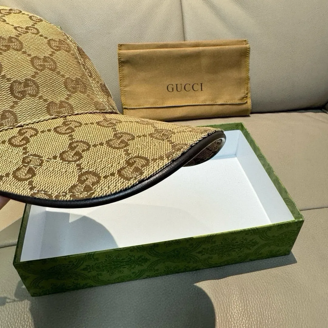 p90 ten thousand year classic model shipped!   , Gucci (Gucci) classic original baseball cap😍😍Little Bee, 1:1 mold opening and customization at the counter, the highest version, original canvas fabric + first layer of cowhide, pure cotton lining, light and breathable! Photographed in real life, suitable for men and women in all seasons, basic head circumference 56cm, adjustable patches.