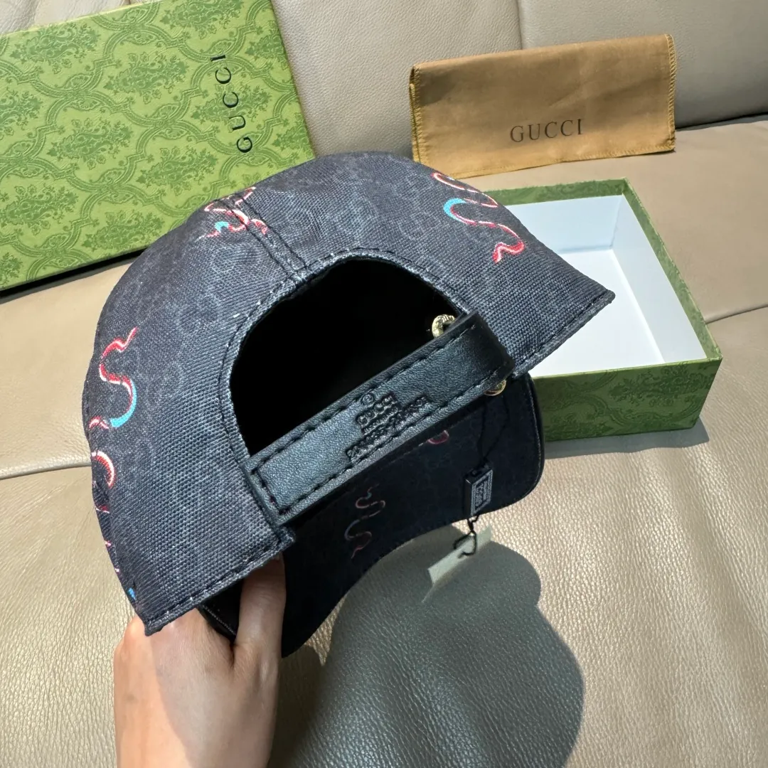 p90., Gucci Gucci’s new original baseball cap, limited edition for the Year of the Snake, crazy snake double G jacquard, 1:1 mold opening and customization at the counter, perfect anti-pattern, original canvas fabric, light and breathable! Basic head circumference 56cm, adjustable.