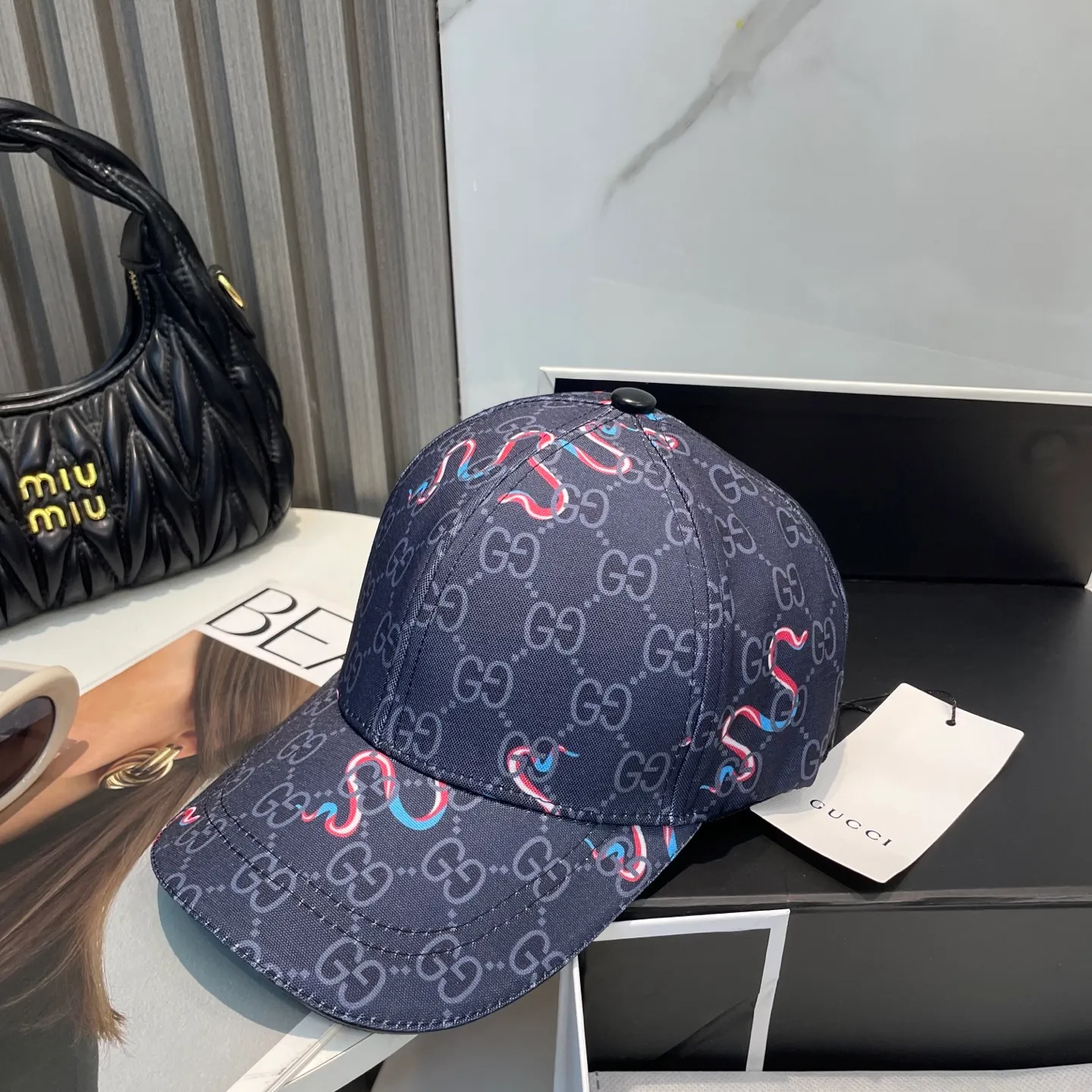P60 Gucci new original baseball cap 🧢, exquisite and pure, stylish and stylish, cool and fashionable, out of stock at the counter, popular, great quality