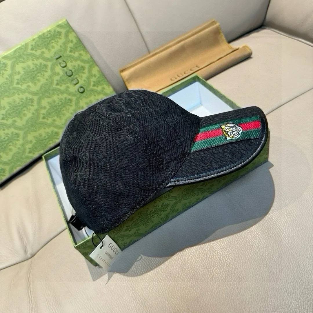 P150, Gucci's new original baseball cap, tiger head webbing, 1:1 mold customization, heavy embroidery, details comparable to those at counters, original canvas fabric + first-layer cowhide, great quality! The first choice for handsome men and beautiful women, fashionable and versatile. The basic head circumference is 56cm, and the patch is adjustable.