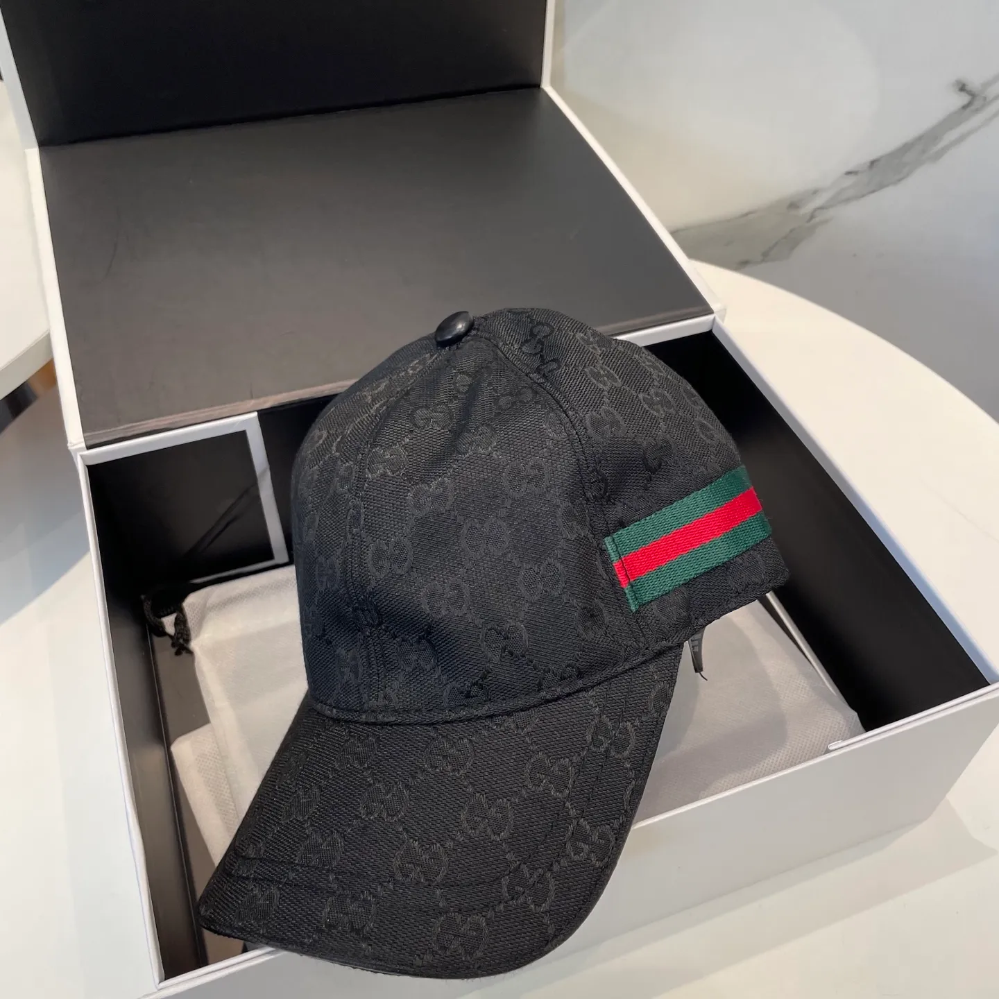 P60 Gucci (Gucci) classic original baseball cap😍Customized with 1:1 mold opening at the counter, the highest version, the original canvas is light and breathable! Photographed in real life, suitable for men and women in all seasons, basic head circumference 56cm, adjustable patches.