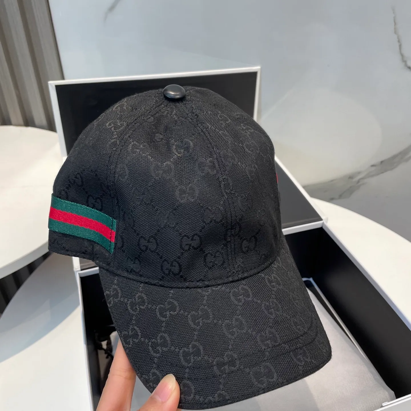 P60 Gucci (Gucci) classic original baseball cap😍Customized with 1:1 mold opening at the counter, the highest version, the original canvas is light and breathable! Photographed in real life, suitable for men and women in all seasons, basic head circumference 56cm, adjustable patches.