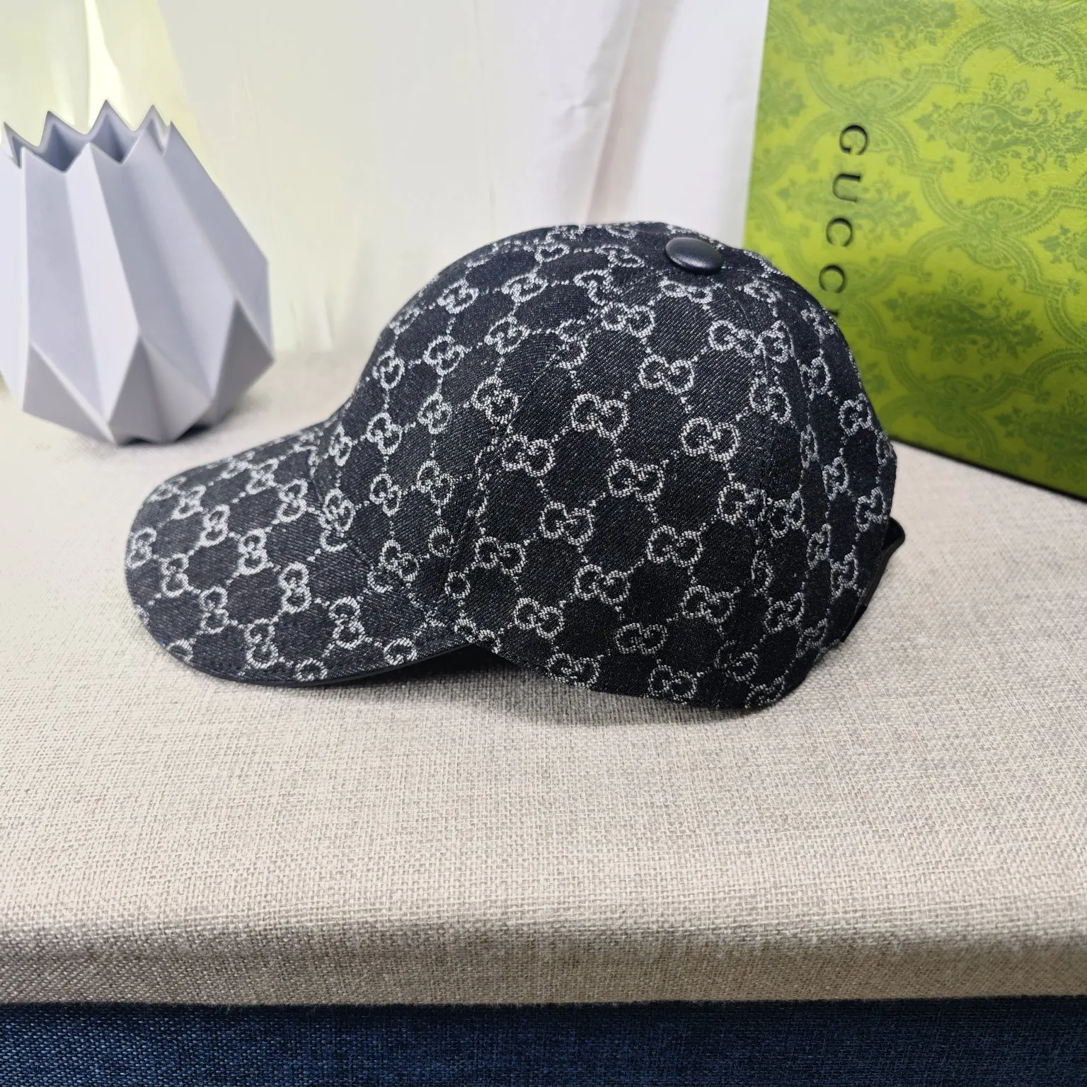 p 45 Gucci--denim Gucci high version original single pair flower baseball cap [福]