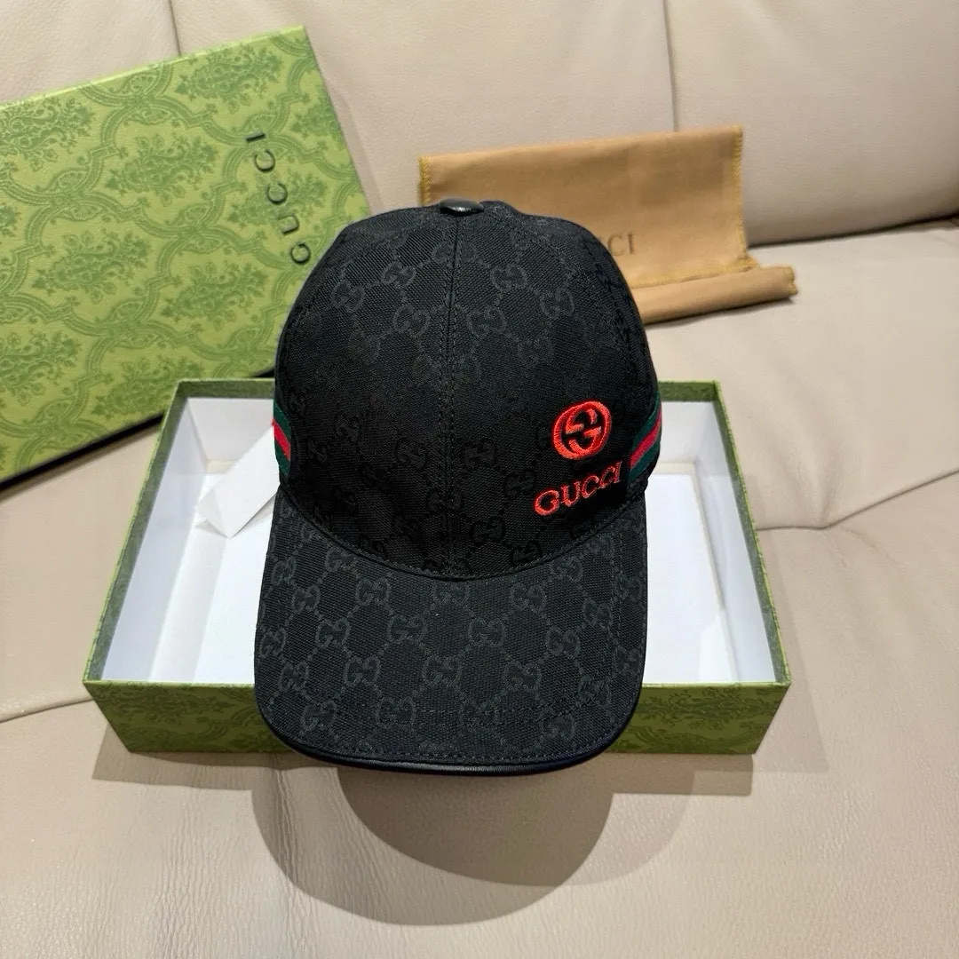 P900,000 classic model shipped! , Gucci (Gucci) classic original baseball cap😍😍gucci small embroidery, 1:1 mold opening and customization at the counter, the highest version, original canvas fabric + first layer of cowhide, pure cotton lining, light and breathable! Photographed in real life, suitable for men and women in all seasons, basic head circumference 56cm, adjustable patches.