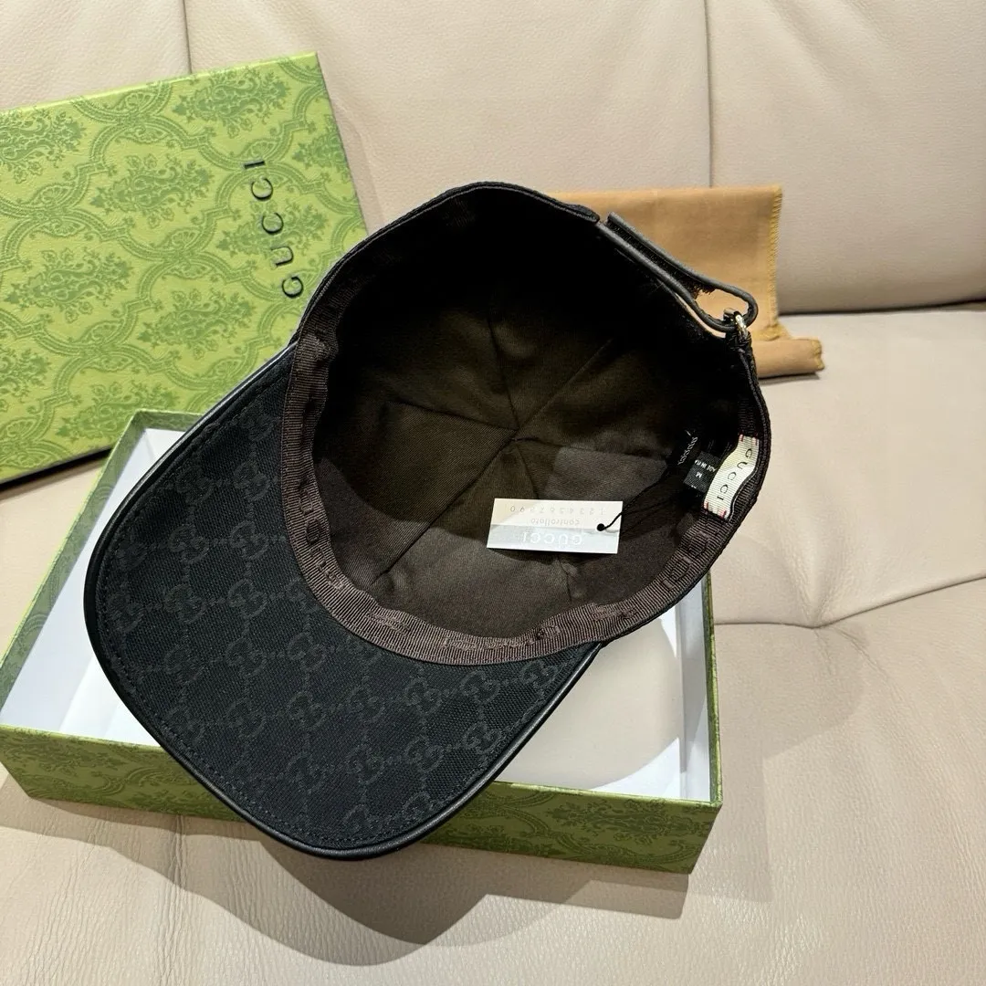 P900,000 classic model shipped! , Gucci (Gucci) classic original baseball cap😍😍gucci small embroidery, 1:1 mold opening and customization at the counter, the highest version, original canvas fabric + first layer of cowhide, pure cotton lining, light and breathable! Photographed in real life, suitable for men and women in all seasons, basic head circumference 56cm, adjustable patches.
