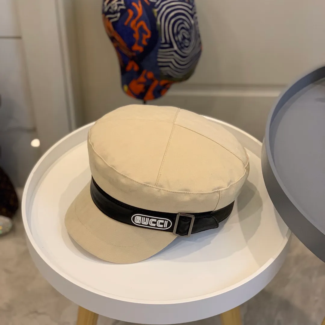 P100 Gucci (Gucci) classic original military cap, full leather splicing, great quality! The top layer of the hat is embossed with cowhide, and the top of the hat is spliced ​​with imported deerskin. The quality is excellent! The basic head circumference is 56cm, the patch is adjustable, the original version is shipped in two colors from the counter, a hot seller!