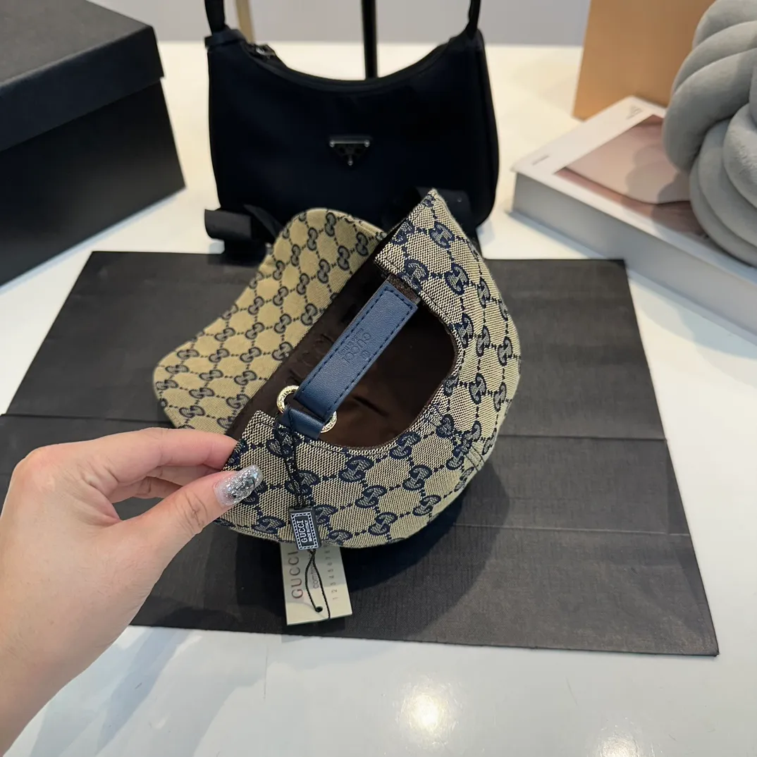 P90 Gucci (Gucci) classic original baseball cap, logo webbing counter 1:1 mold customization, the highest version, original canvas + first layer of cowhide, pure cotton lining, light and breathable! Actual shot, suitable for men and women in all seasons, basic head circumference 56cm, patches available
