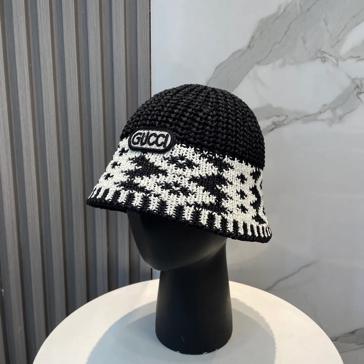 P70 Gucci's new knitted hat, made with high density, a super tasteful knitted hat~the first choice for going out on the street! The shape of the hat is super nice, the color is perfect, and it’s light to carry! A must-have for little fairies🧚Head circumference 57cm