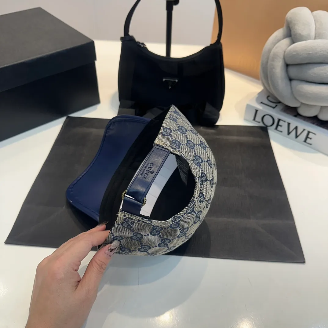 P60 GUCCI Gucci Baseball Cap👒Official website new product Gucci🧢original quality is very popular. The craftsmanship is very exquisite, high-end and classy! Low-key luxury, easy to carry! Running volume