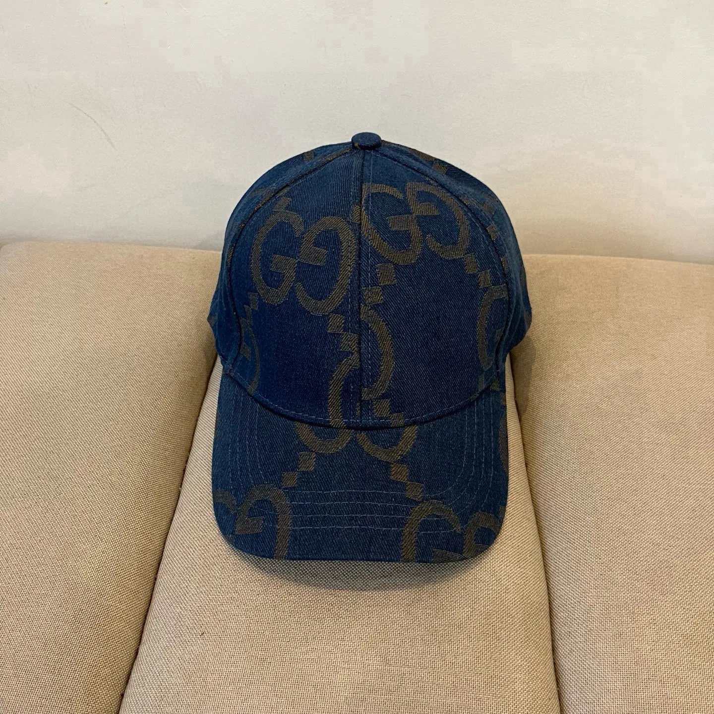 P60 Gucci Baseball Cap♥️GUCCI🧢New product from the official website, baseball cap, original quality, very popular 🔥🎩 The craftsmanship is very exquisite, high-end and classy! Low-key luxury, easy to carry! Running volume!