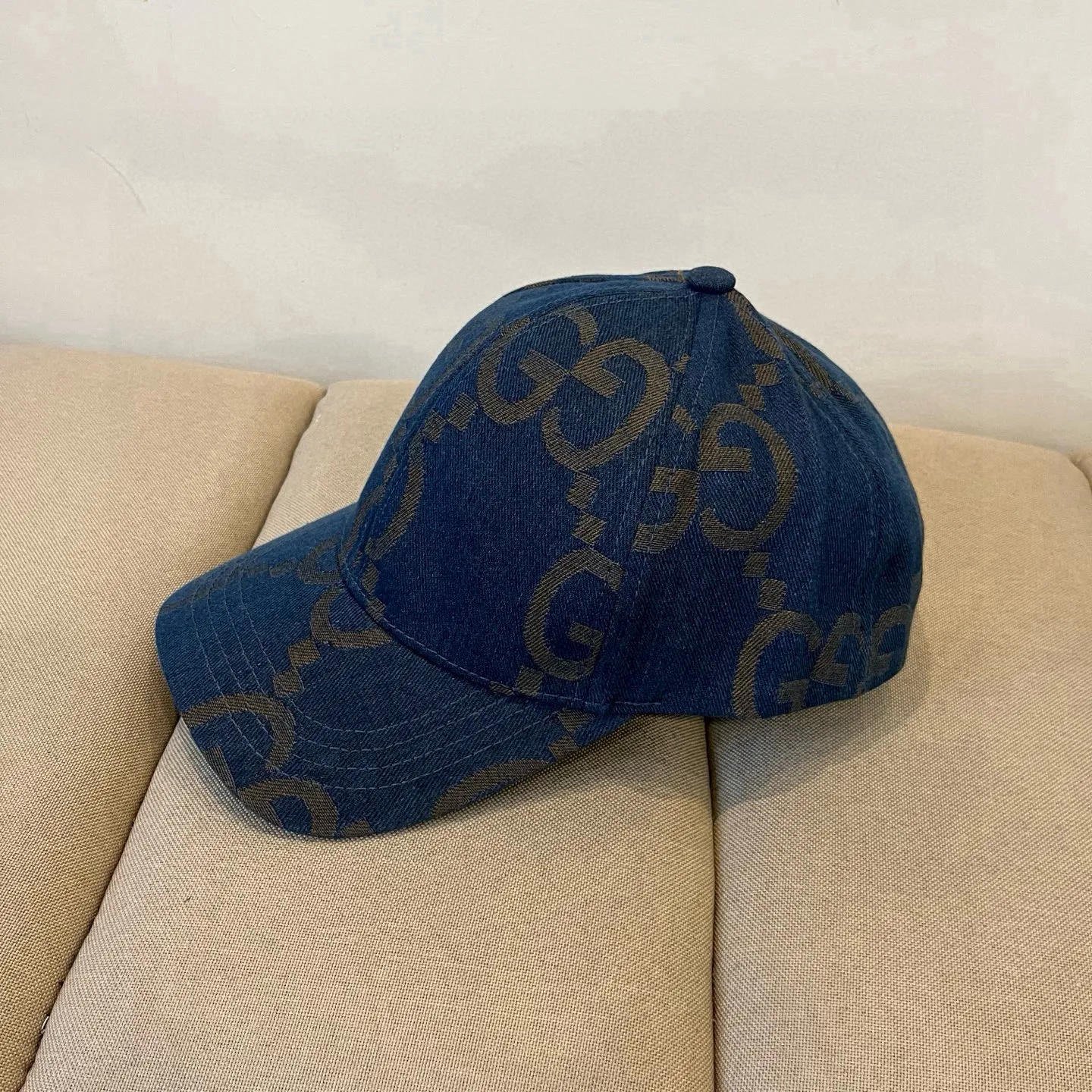 P60 Gucci Baseball Cap♥️GUCCI🧢New product from the official website, baseball cap, original quality, very popular 🔥🎩 The craftsmanship is very exquisite, high-end and classy! Low-key luxury, easy to carry! Running volume!
