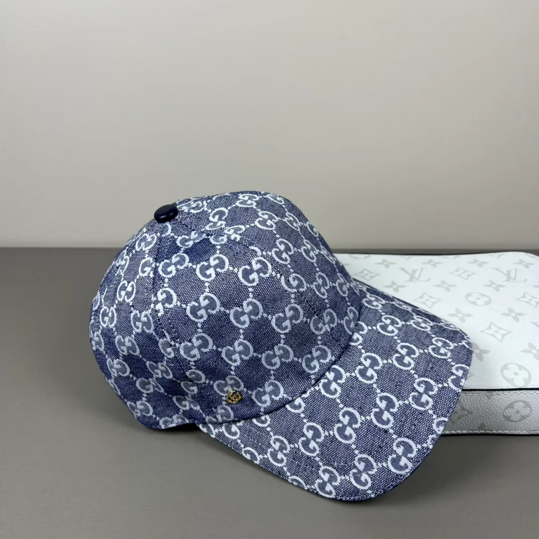 P60💰Gucci Baseball Cap♥️GUCCI🧢Official new product, baseball cap, original quality, hot arrival 🔥🎩 The craftsmanship is very exquisite, high-end and classy! Low-key luxury, easy to carry! Running volume!