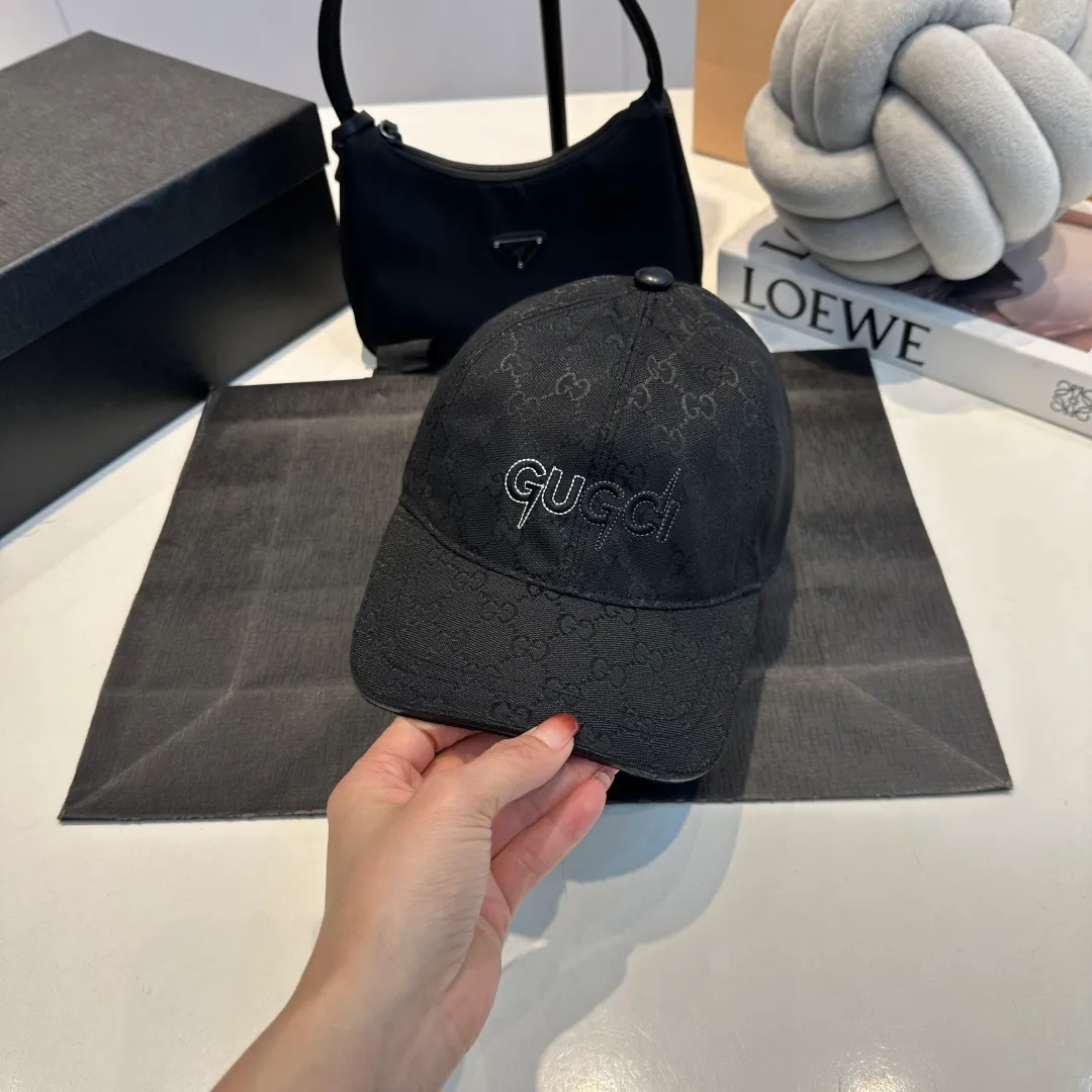 P60 Gucci (Gucci) classic original baseball cap😍Customized with 1:1 mold opening at the counter, the highest version, the original canvas is light and breathable! Photographed in real life, suitable for men and women in all seasons, basic head circumference 56cm, adjustable patches.