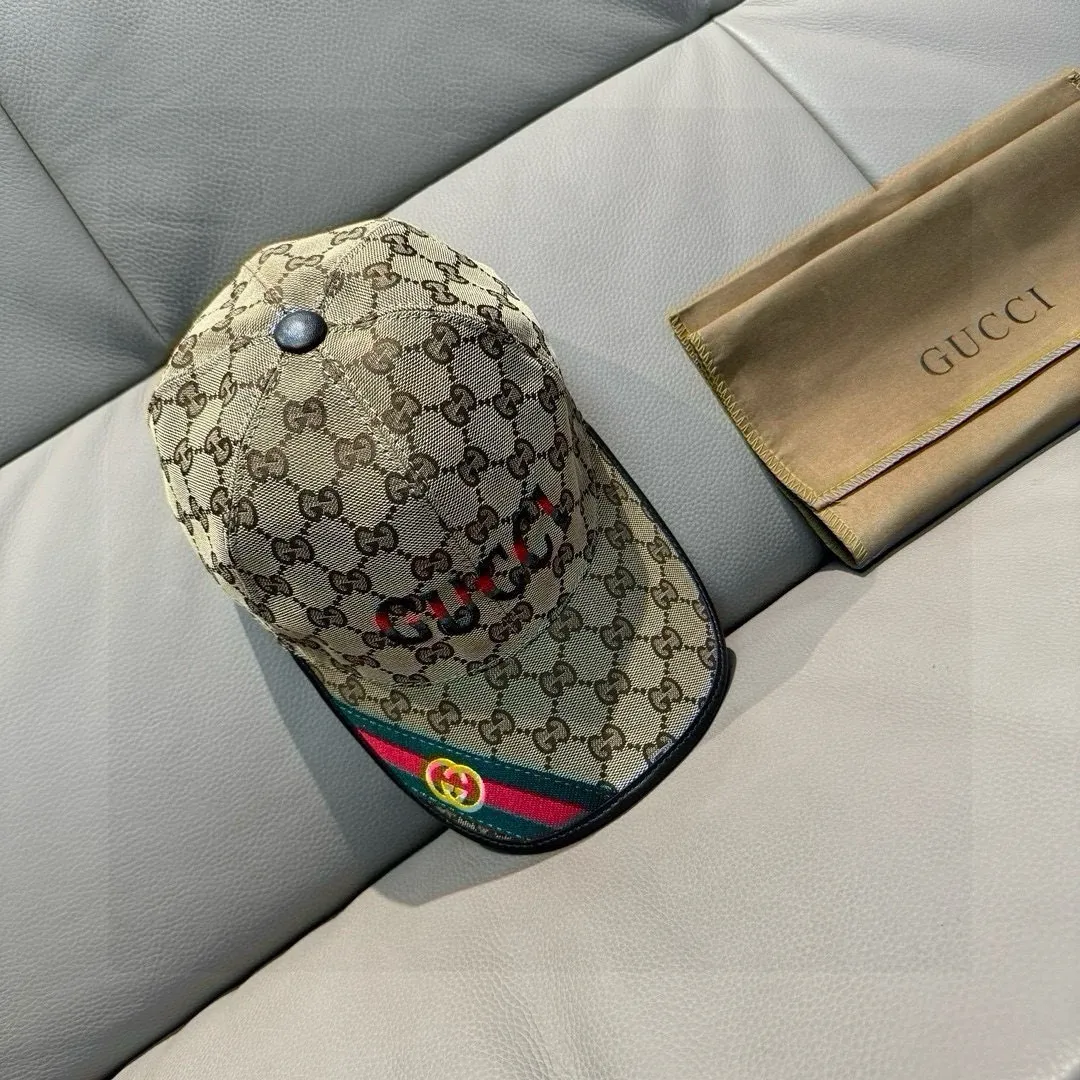 P90, Gucci's new original baseball cap, double G webbing. 1:1 mold customization, heavy embroidery, details comparable to those at counters, original canvas fabric + first layer cowhide, excellent quality! The first choice for handsome men and beautiful women, fashionable and versatile. The basic head circumference is 56cm, and the patch is adjustable.