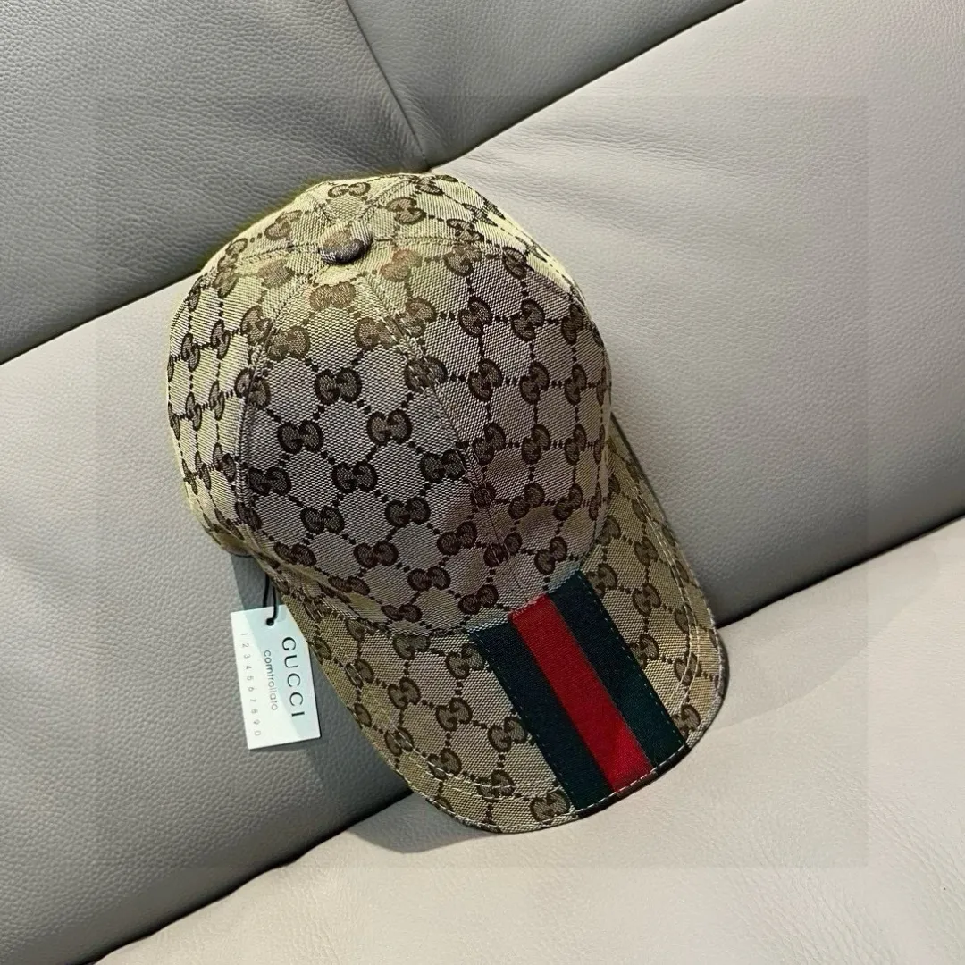 p90 new model shipped!   , Gucci (Gucci) latest original baseball cap, wide webbing. 1:1 mold opening and customization at the counter, the highest version, original canvas fabric + first-layer cowhide, light and breathable! Photographed in real life, suitable for men and women in all seasons, basic head circumference 56cm, adjustable patches.