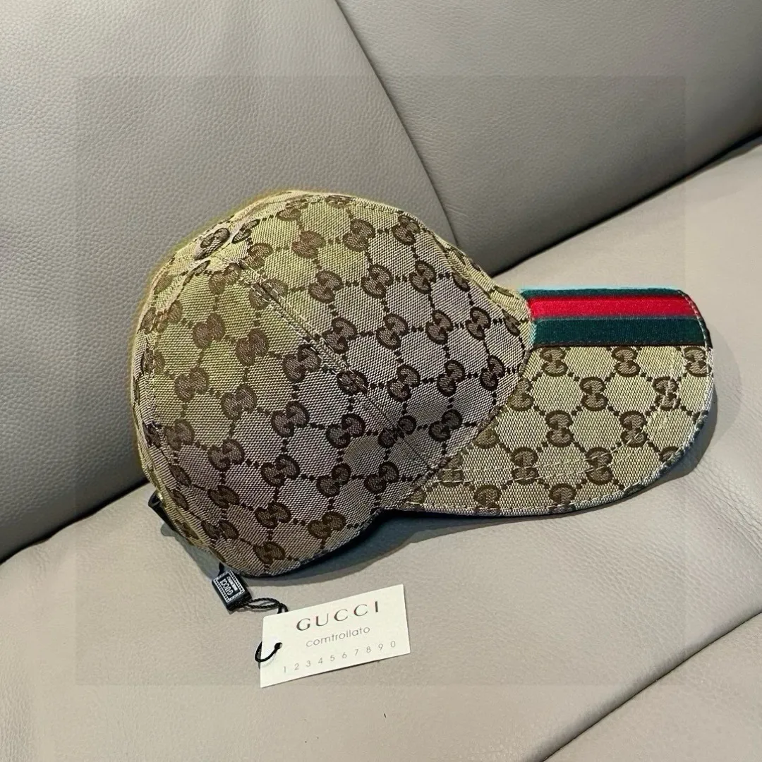 p90 new model shipped!   , Gucci (Gucci) latest original baseball cap, wide webbing. 1:1 mold opening and customization at the counter, the highest version, original canvas fabric + first-layer cowhide, light and breathable! Photographed in real life, suitable for men and women in all seasons, basic head circumference 56cm, adjustable patches.